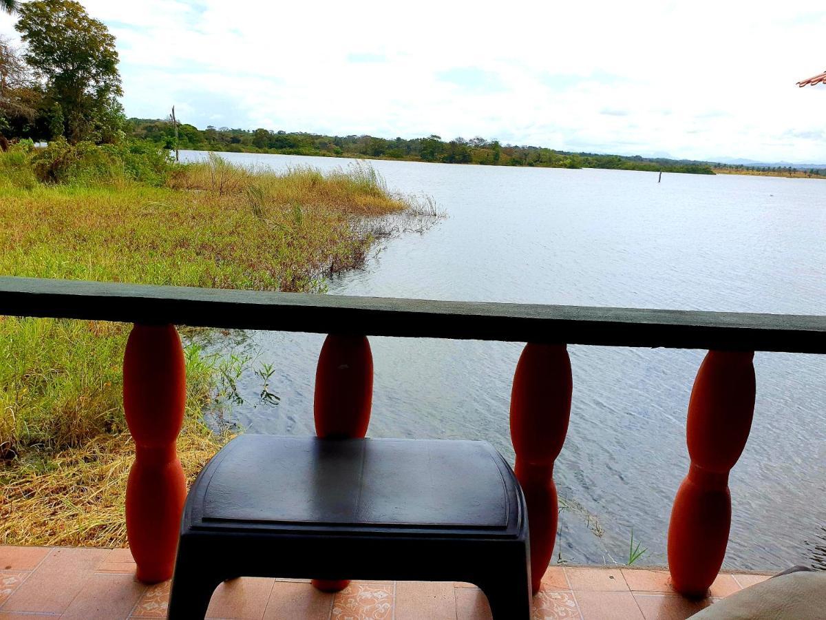 Cabana'S On Gatun Lake In Arenosa Hotel Exterior photo